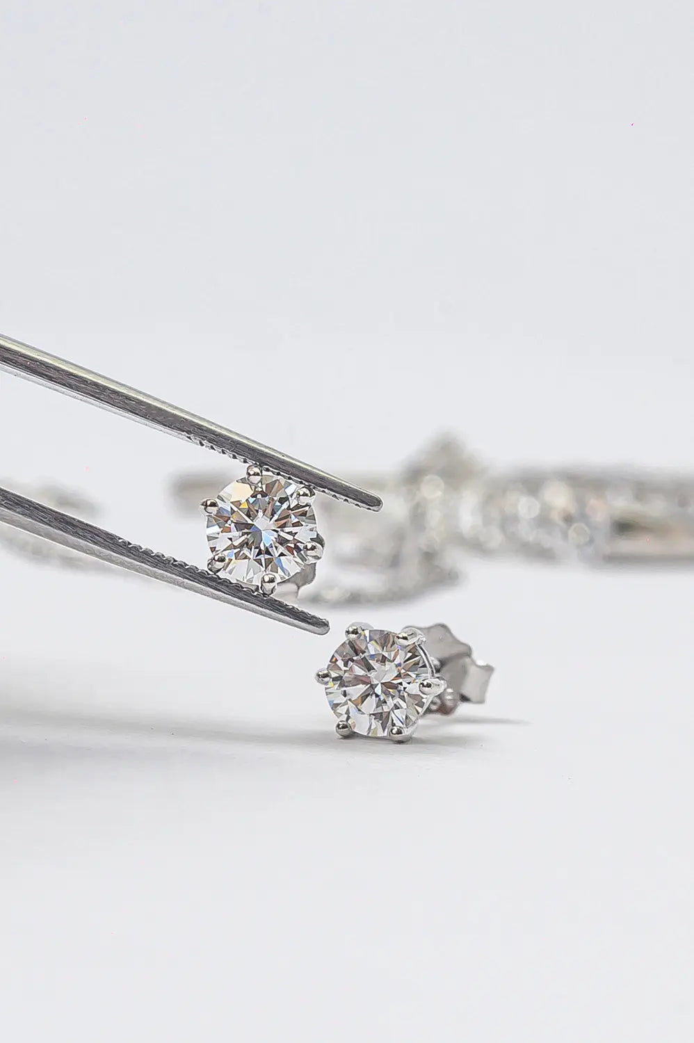 Brincos Ponto de Luz Moissanite 4MM