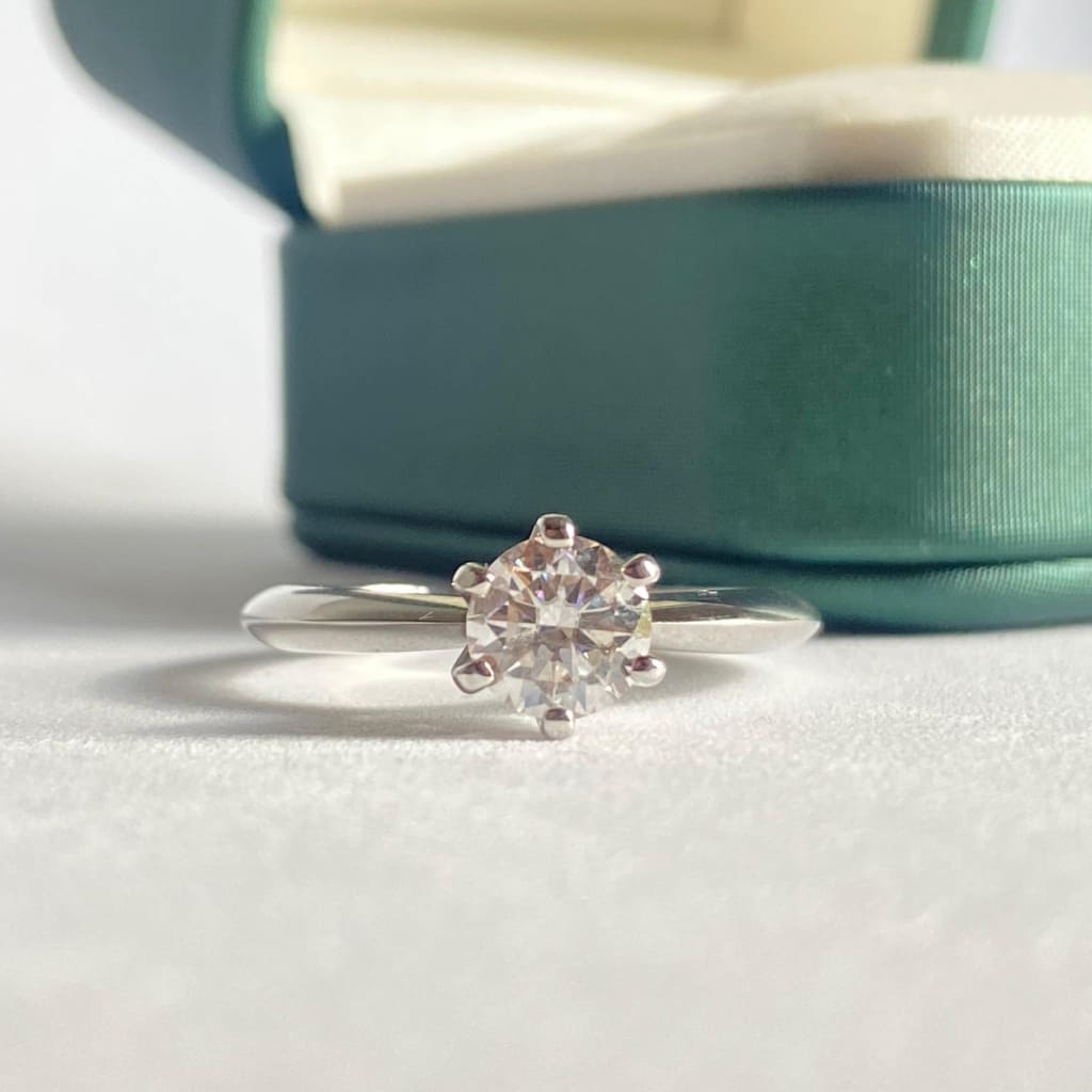 Anel Solitário Clássico Moissanite 6mm