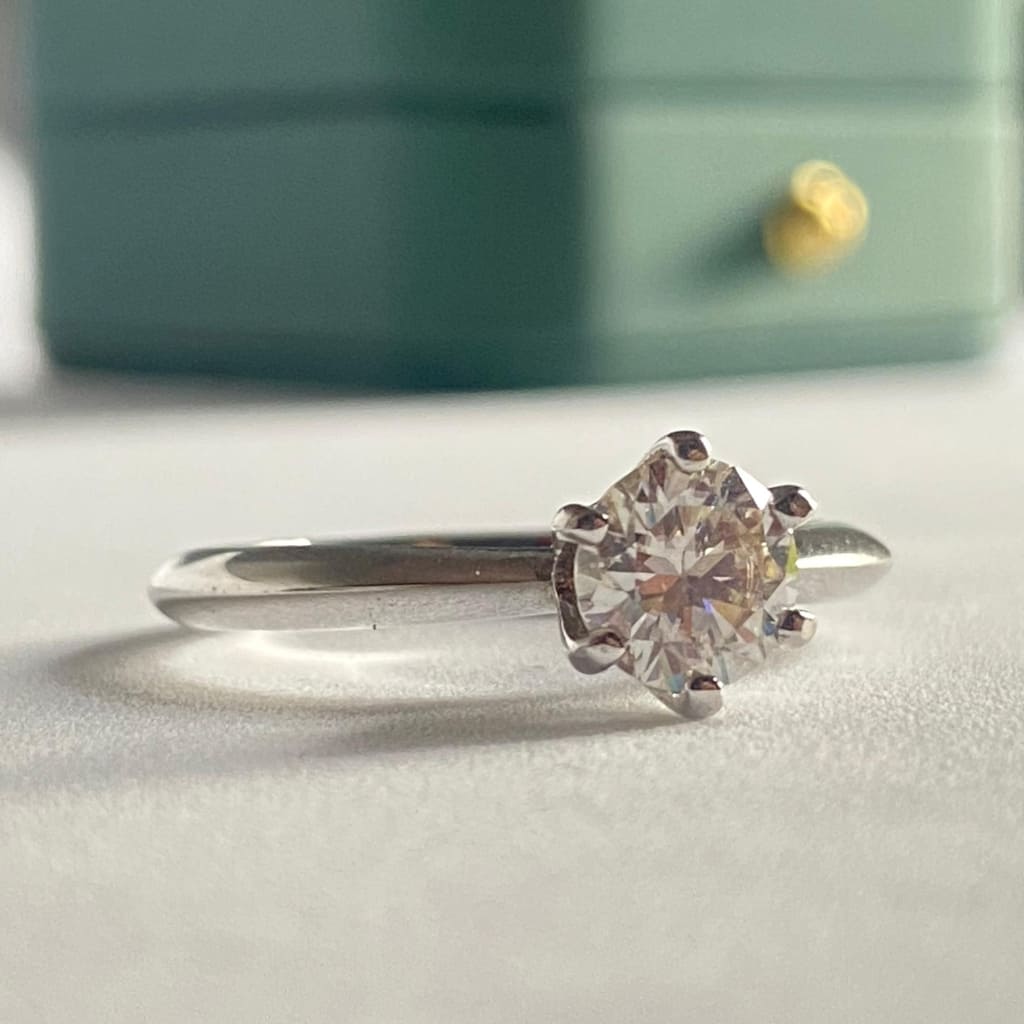 Anel Solitário Clássico Moissanite 6mm